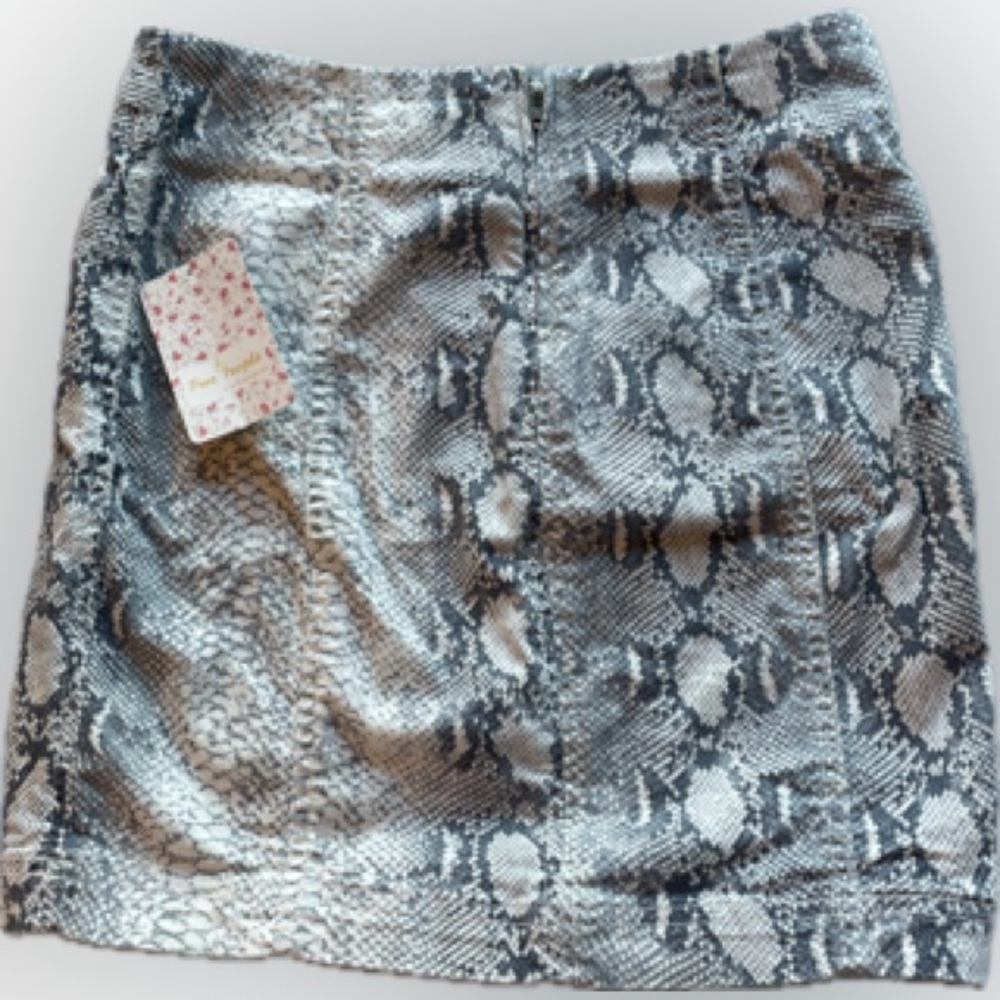 Free People Snake pattern mini skirt size 2 NWT